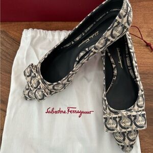 Ferragamo women's signature print flats 9.5
